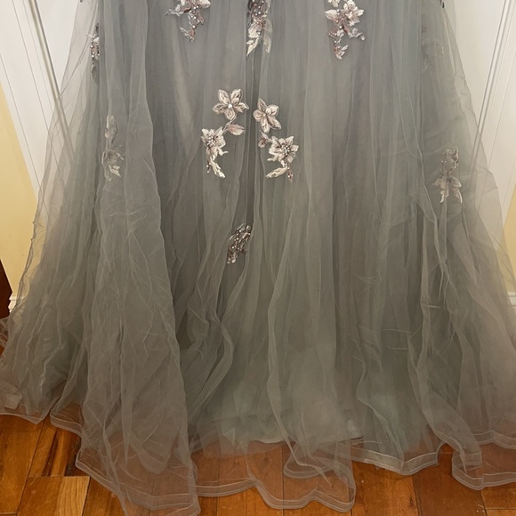 *NEW* LA FEMME 27968 floral embroidery appliqué cinderella ballgown - Picture 16 of 17